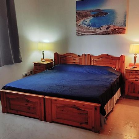 Private Double Bedroom & Private Bathroom & Shared Kitchen St. Paul's Bay Buitenkant foto